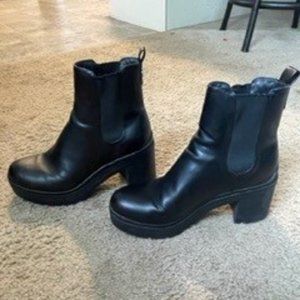 Nine West Chelsea Bootie Size 6